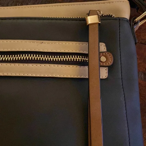 NWOT Boutique Navy and Tan Crossbody Bag Adjustable Strap - Picture 3 of 11